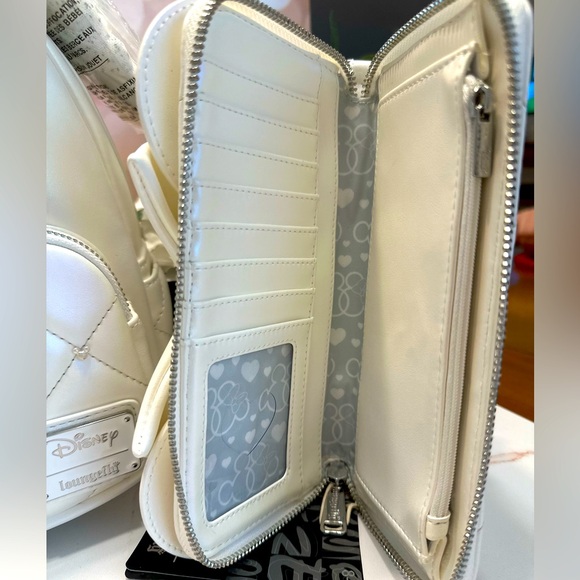 NWT! Wedding Loungefly Minnie Mouse Iridescent Pearl Backpack and Wallet Combo - Picture 13 of 14